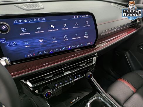 Used 2025 Chevrolet Traverse RS image 11