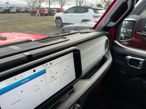 Used 2025 Jeep Wrangler Sport S image 34