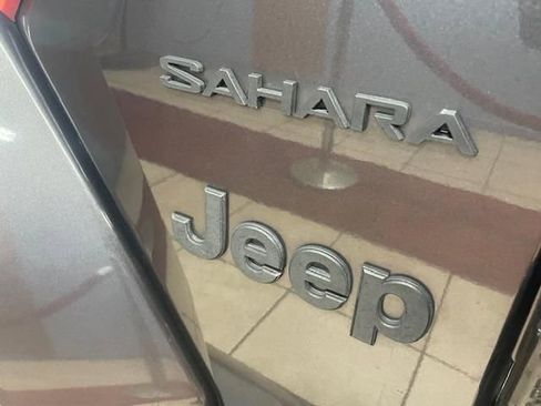Used 2018 Jeep Wrangler Unlimited Sahara image 13