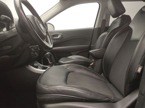 Used 2019 Jeep Compass Latitude w/ Popular Equipment Group image 17