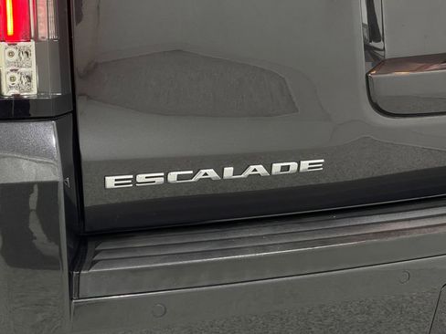 Used 2016 Cadillac Escalade ESV Luxury image 36