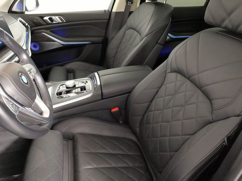 Used 2024 BMW X7 xDrive40i w/ Executive Package image 32