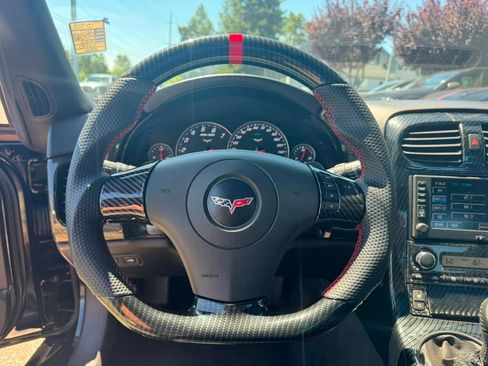 Used 2007 Chevrolet Corvette Coupe w/ Preferred Equipment Group RWD image 17