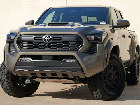 Used 2024 Toyota Tacoma TRD Sport w/ TRD Sport Premium Package AWD/4WD image 3