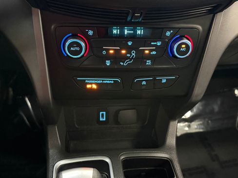 Used 2017 Ford Escape SE AWD/4WD image 34