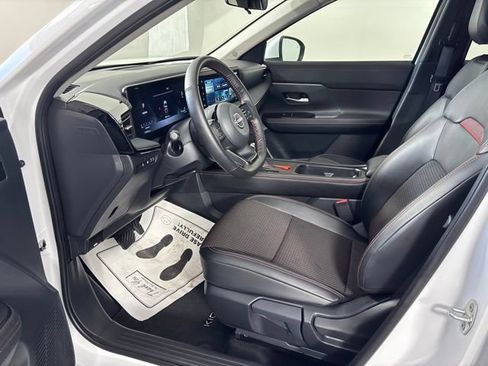 Used 2025 Nissan Kicks SR w/ SR Premium Package AWD/4WD image 23