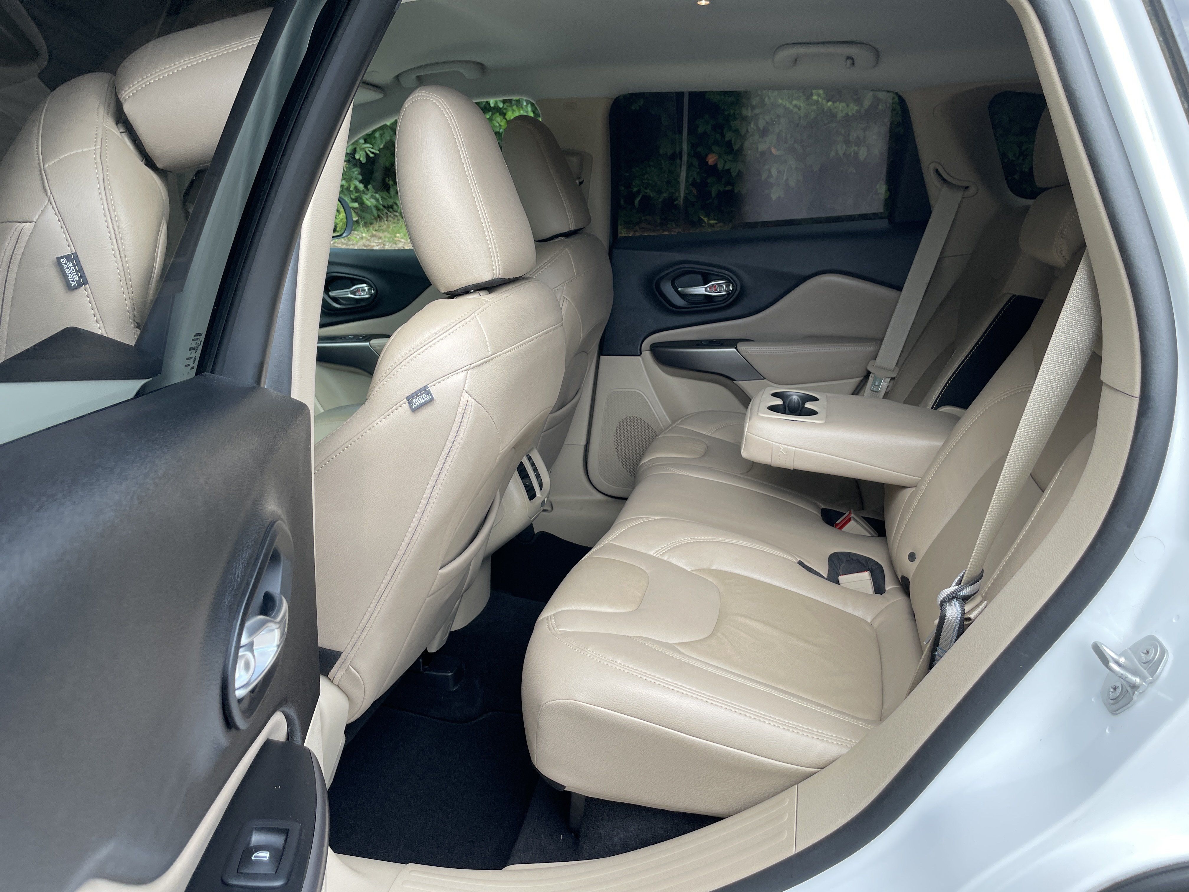 Used 2021 Jeep Cherokee Latitude FWD image 28