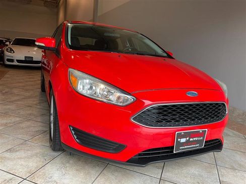 Used 2015 Ford Focus SE image 32