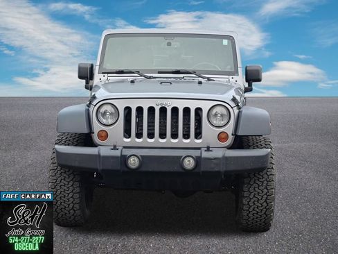 Used 2013 Jeep Wrangler Unlimited Rubicon w/ Dual Top Group AWD/4WD image 11