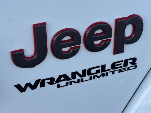 Used 2022 Jeep Wrangler Unlimited Rubicon w/ Cold Weather Group AWD/4WD image 52