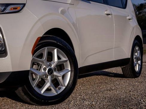 Used 2021 Kia Soul S image 2