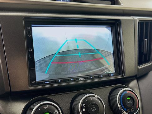Used 2014 Toyota RAV4 LE FWD image 21