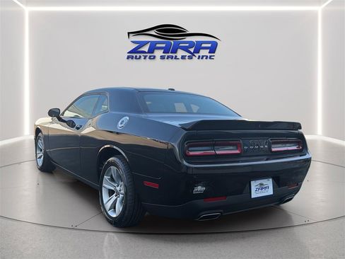 Used 2022 Dodge Challenger SXT RWD image 5