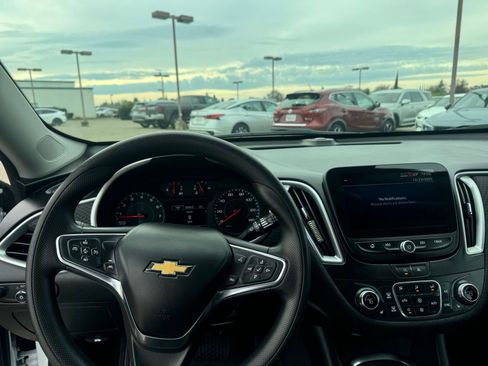 Used 2024 Chevrolet Malibu LT image 34