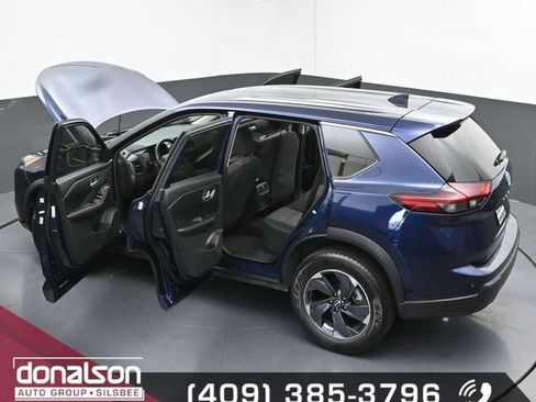 Used 2025 Nissan Rogue SV FWD image 26