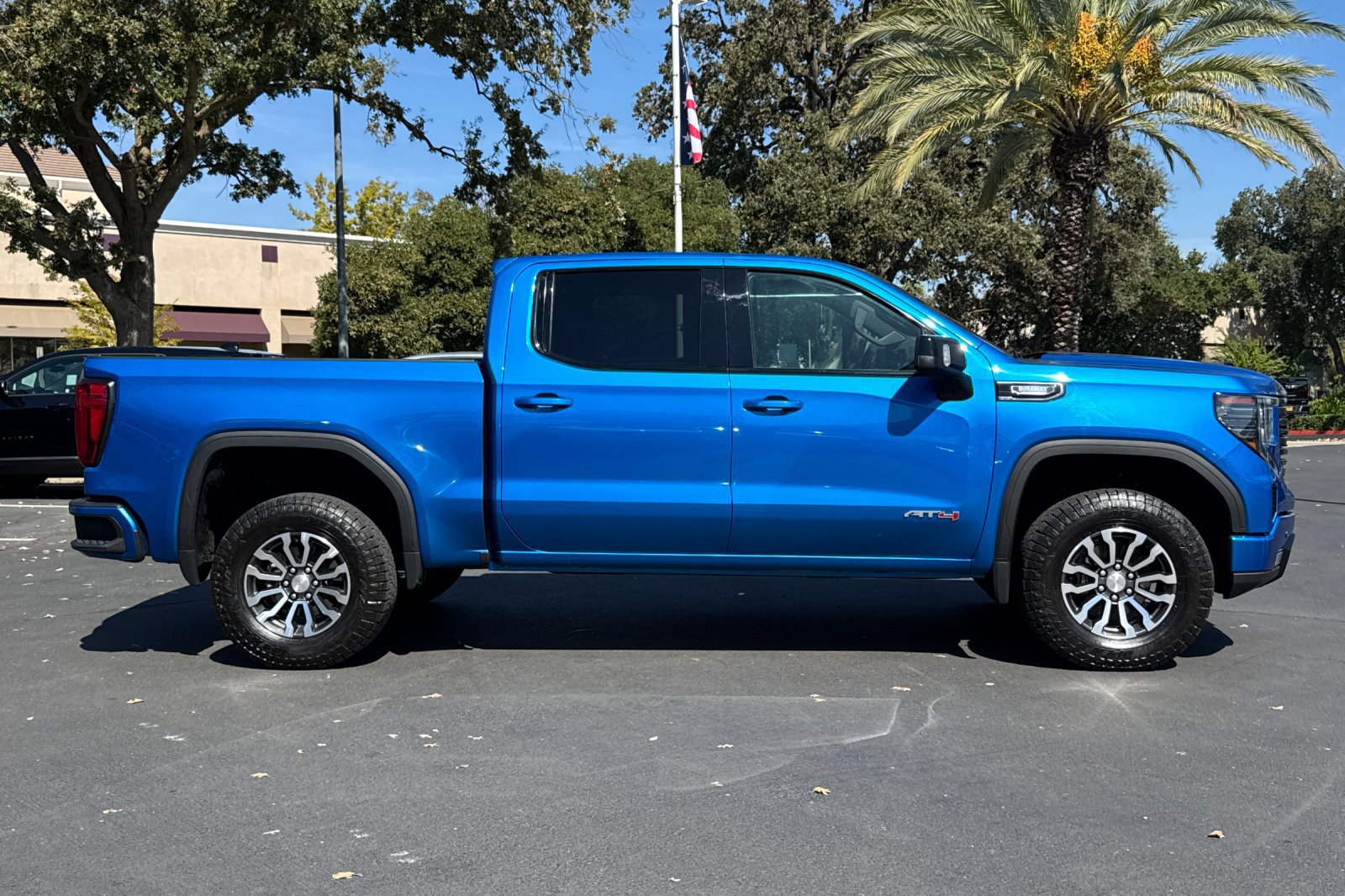 Used 2023 GMC Sierra 1500 AT4 w/ AT4 Premium Package AWD/4WD image 2