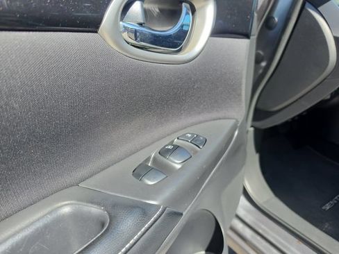 Used 2019 Nissan Sentra SV FWD image 18
