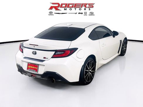 Certified 2025 Toyota GR86 w/ ALL Weather Mat Package (TMS) image 7