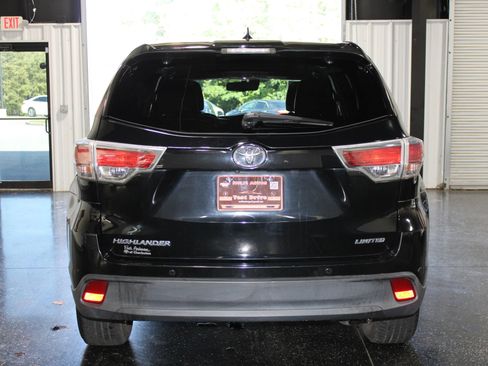 Used 2015 Toyota Highlander Limited Platinum FWD image 4