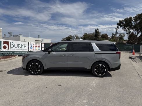 New 2026 Kia Carnival EX FWD image 6