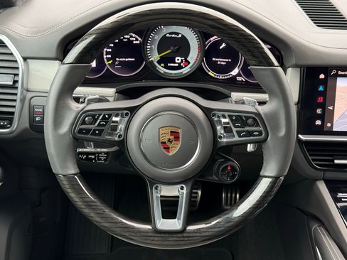 Used 2023 Porsche Cayenne Turbo S image 31