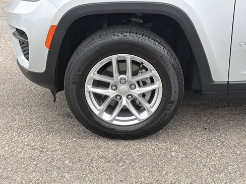 New 2025 Jeep Grand Cherokee Laredo X image 9