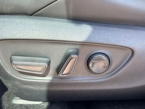 Used 2025 Toyota RAV4 XSE AWD/4WD image 14