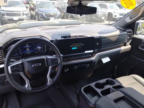 Used 2024 Chevrolet Silverado 1500 LT Trail Boss image 17