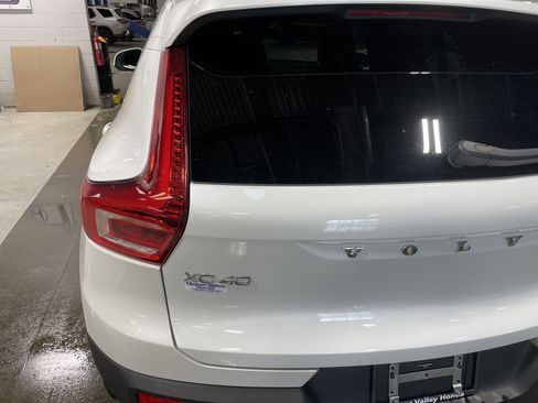 Used 2025 Volvo XC40 B5 Core image 11