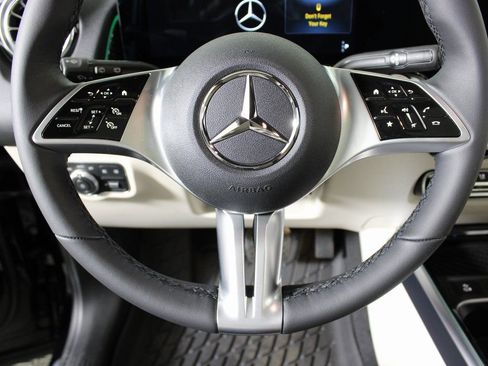 Certified 2026 Mercedes-Benz GLB 250 4MATIC image 17