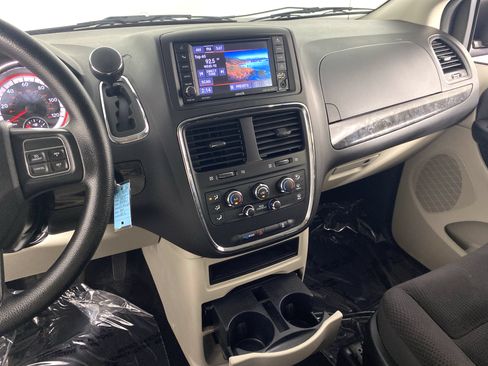 Used 2018 Dodge Grand Caravan SE w/ UConnect Hands-Free Group FWD image 26
