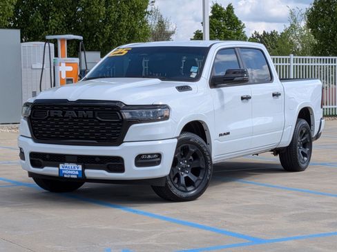 Used 2025 RAM 1500 Big Horn AWD/4WD image 2