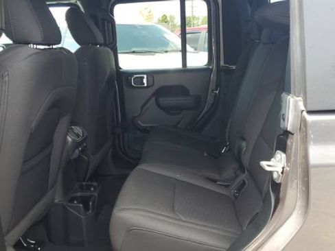 Used 2022 Jeep Gladiator Sport AWD/4WD image 19