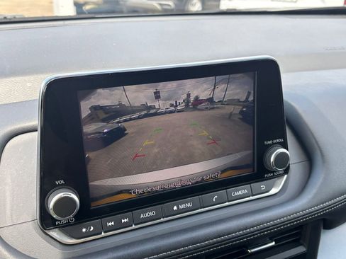Used 2025 Nissan Rogue SV FWD image 25