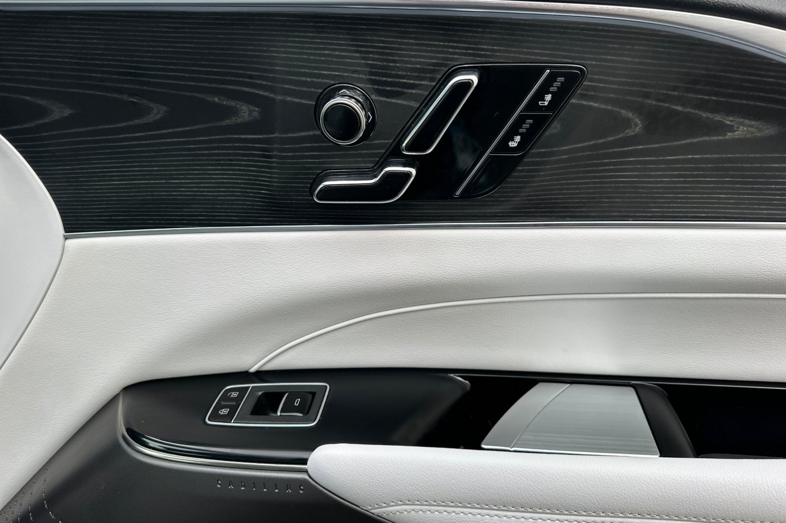 Certified 2024 Cadillac Lyriq Luxury RWD image 22