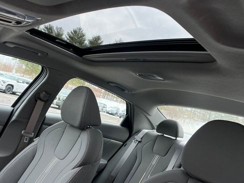 Used 2025 Hyundai Elantra SEL image 21