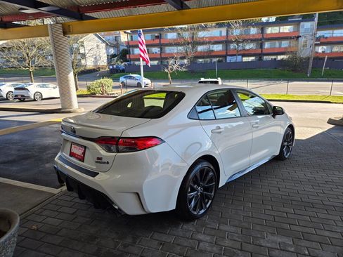 Used 2024 Toyota Corolla SE w/ SE Package image 5