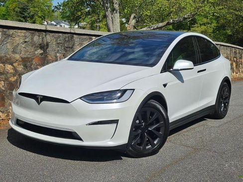 Used 2023 Tesla Model X image 2