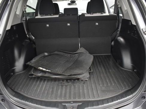 Used 2018 Toyota RAV4 XLE AWD/4WD image 12