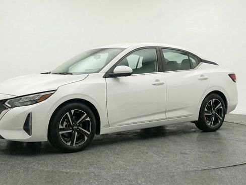 Used 2025 Nissan Sentra SV FWD image 2