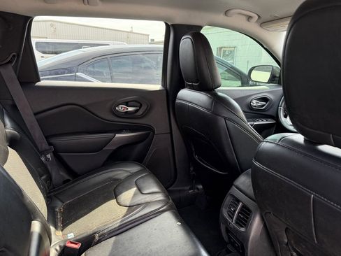 Used 2019 Jeep Cherokee Latitude Plus image 12