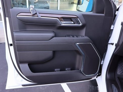 Used 2023 Chevrolet Silverado 1500 RST w/ Z71 Off-Road Package image 18