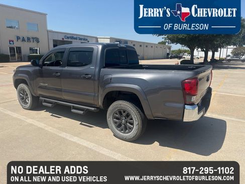 Used 2020 Toyota Tacoma SR5 w/ SR5 Appearance Package (SM) RWD image 5