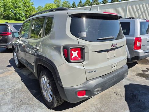 Used 2019 Jeep Renegade Latitude w/ Cold Weather Group AWD/4WD image 3