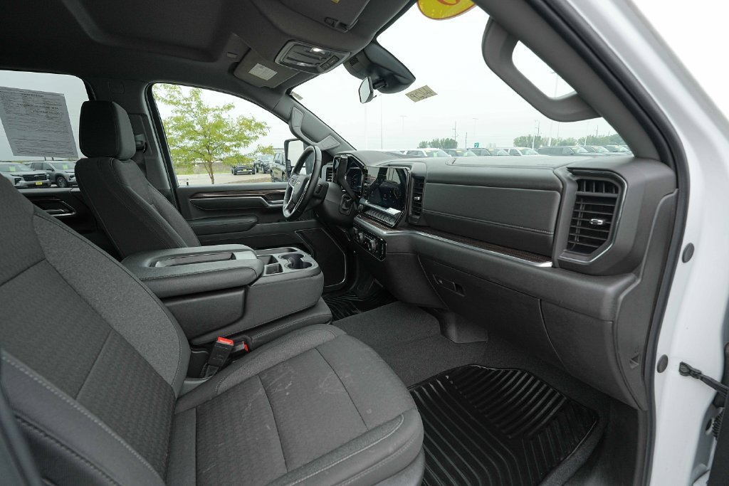 Used 2025 Chevrolet Silverado 2500 LT w/ Convenience Package AWD/4WD image 23