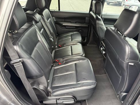 Used 2019 Ford Expedition XLT w/ Equipment Group 201A RWD image 19