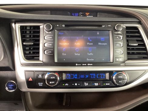 Used 2017 Toyota Highlander XLE AWD/4WD image 31