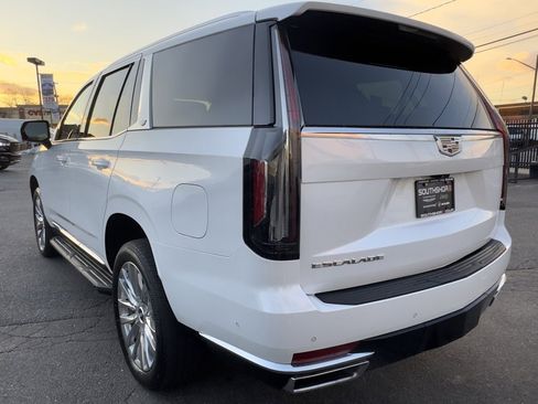 Used 2023 Cadillac Escalade Premium Luxury image 5