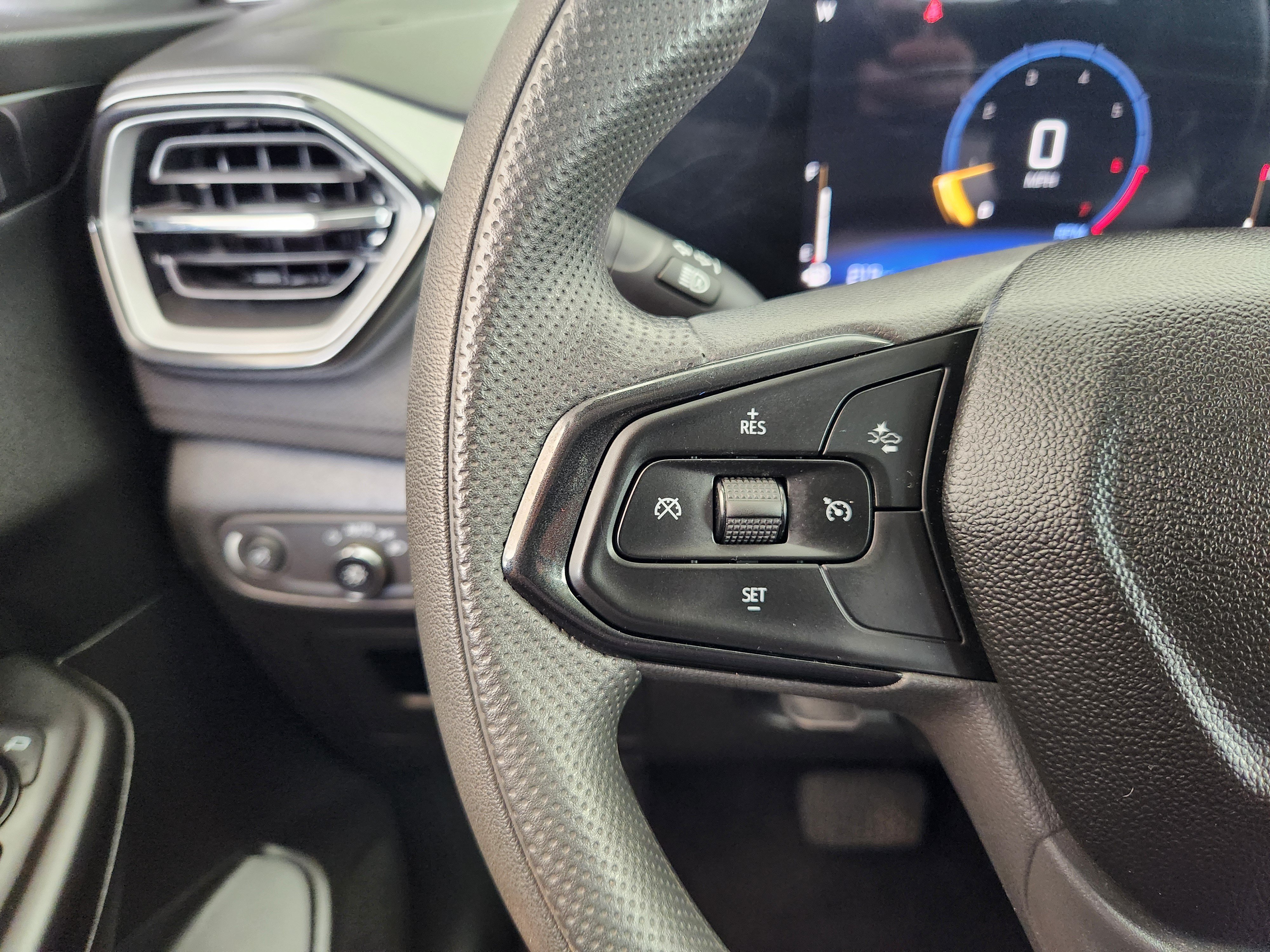Used 2025 Chevrolet TrailBlazer LT AWD/4WD image 29