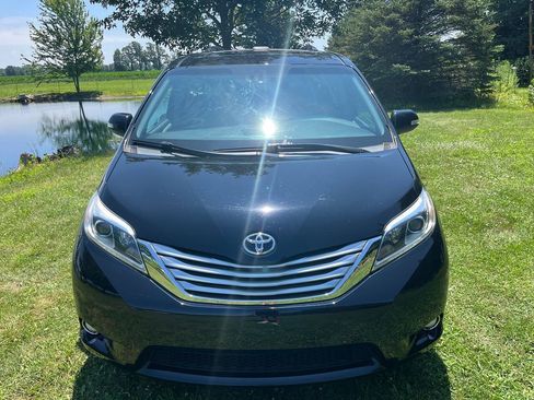 Used 2016 Toyota Sienna Limited Premium AWD/4WD image 2